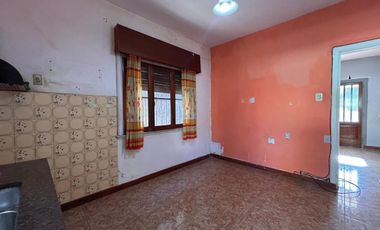 VENTA CASA 4 AMB JARDÍN GARAGE Y PATIO LANÚS ESTE