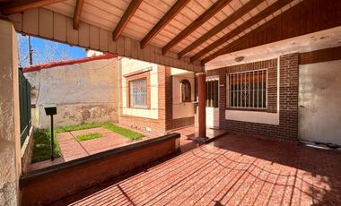 VENTA CASA 4 AMB JARDÍN GARAGE Y PATIO LANÚS ESTE