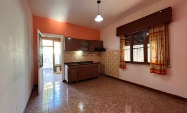 VENTA CASA 4 AMB JARDÍN GARAGE Y PATIO LANÚS ESTE