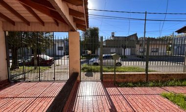 VENTA CASA 4 AMB JARDÍN GARAGE Y PATIO LANÚS ESTE