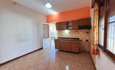VENTA CASA 4 AMB JARDÍN GARAGE Y PATIO LANÚS ESTE