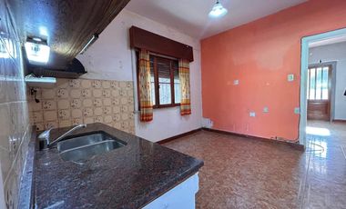 VENTA CASA 4 AMB JARDÍN GARAGE Y PATIO LANÚS ESTE