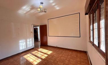 VENTA CASA 4 AMB JARDÍN GARAGE Y PATIO LANÚS ESTE