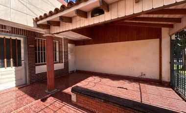 VENTA CASA 4 AMB JARDÍN GARAGE Y PATIO LANÚS ESTE