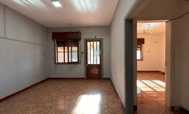 VENTA CASA 4 AMB JARDÍN GARAGE Y PATIO LANÚS ESTE