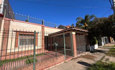 VENTA CASA 4 AMB JARDÍN GARAGE Y PATIO LANÚS ESTE