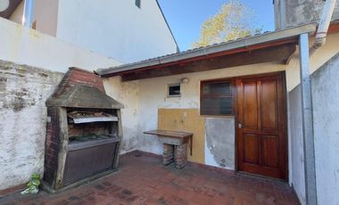 VENTA CASA 3 AMB PARQUE MAS GARAGE O DPTO COLINAS