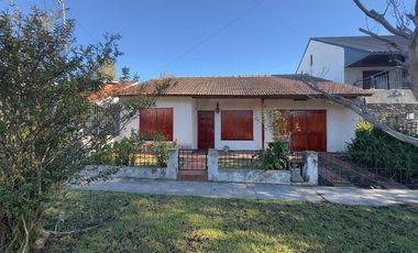 VENTA CASA 3 AMB PARQUE MAS GARAGE O DPTO COLINAS