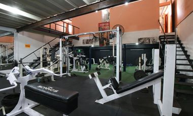 VENTA LOCAL CON CASA BANFIELD TERRAZA Y COCHERA