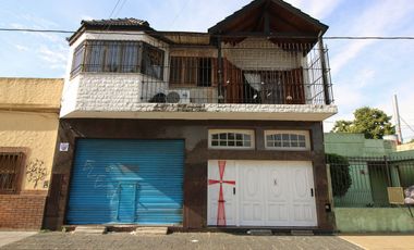 VENTA LOCAL CON CASA BANFIELD TERRAZA Y COCHERA