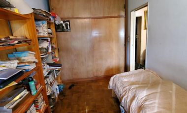 Vende casa de 5 amb. con pileta en Villa Adelina
