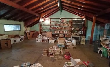 Vende casa de 5 amb. con pileta en Villa Adelina