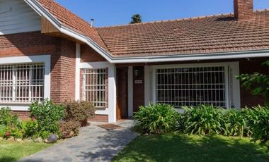 Casa 4 dorm c/ pileta quincho alquiler AMUEBLADA