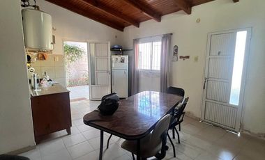 VENTA CASA a una cuadra del rio, Cayasta.-