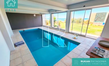 #AlquilerRUKAN | Casa Nivel Gerencial | 4 Habitaciones, Oficina, Quincho, Pileta | Barrio VISTA HERMOSA | Caleta Olivia.-