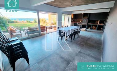 #AlquilerRUKAN | Casa Nivel Gerencial | 4 Habitaciones, Oficina, Quincho, Pileta | Barrio VISTA HERMOSA | Caleta Olivia.-
