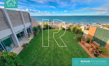 #AlquilerRUKAN | Casa Nivel Gerencial | 4 Habitaciones, Oficina, Quincho, Pileta | Barrio VISTA HERMOSA | Caleta Olivia.-