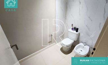 #AlquilerRUKAN | Casa Nivel Gerencial | 4 Habitaciones, Oficina, Quincho, Pileta | Barrio VISTA HERMOSA | Caleta Olivia.-