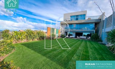 #AlquilerRUKAN | Casa Nivel Gerencial | 4 Habitaciones, Oficina, Quincho, Pileta | Barrio VISTA HERMOSA | Caleta Olivia.-