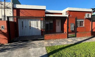 VENTA CASA 3 AMB. BELLA VISTA C.COCHERA QUINCHO