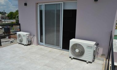 Casa 2 familias. Garaje para 3 vehículos y pileta