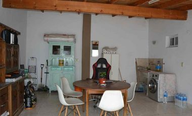 Casa 2 familias. Garaje para 3 vehículos y pileta