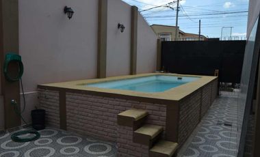 Casa 2 familias. Garaje para 3 vehículos y pileta