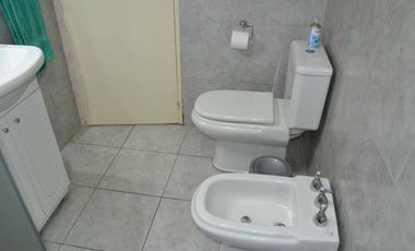 Casa 2 familias. Garaje para 3 vehículos y pileta