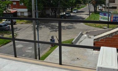 Casa 2 familias. Garaje para 3 vehículos y pileta