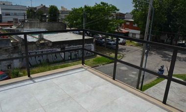 Casa 2 familias. Garaje para 3 vehículos y pileta