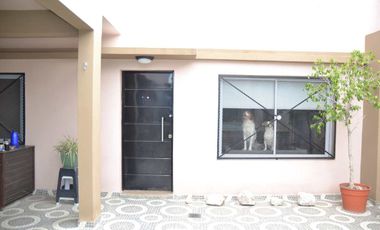 Casa 2 familias. Garaje para 3 vehículos y pileta