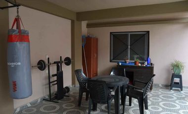 Casa 2 familias. Garaje para 3 vehículos y pileta