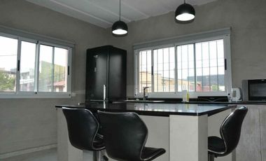 Casa 2 familias. Garaje para 3 vehículos y pileta
