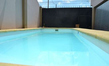 Casa 2 familias. Garaje para 3 vehículos y pileta