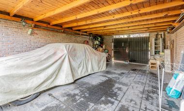 Casa 6 amb en Aldo Bonzi - PERMUTA / CREDITO