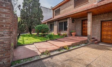 Casa 6 amb en Aldo Bonzi - PERMUTA / CREDITO