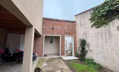 CASA EN VENTA EN BRAGADO CON PILETA