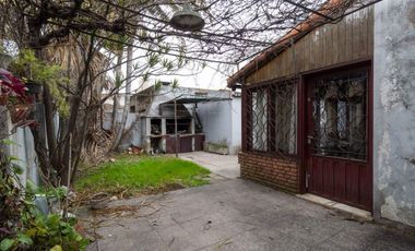 CASA EN VENTA  3 AMBIENTES - CASEROS