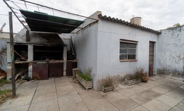 CASA EN VENTA  3 AMBIENTES - CASEROS
