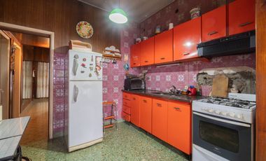 CASA EN VENTA  3 AMBIENTES - CASEROS
