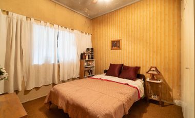 CASA EN VENTA  3 AMBIENTES - CASEROS
