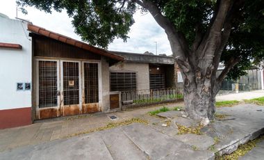 CASA EN VENTA  3 AMBIENTES - CASEROS