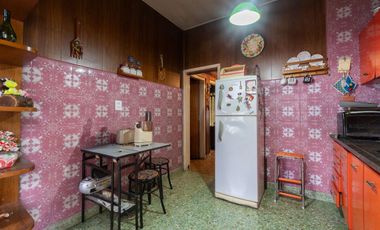 CASA EN VENTA  3 AMBIENTES - CASEROS