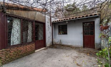 CASA EN VENTA  3 AMBIENTES - CASEROS