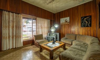 CASA EN VENTA  3 AMBIENTES - CASEROS