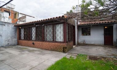 CASA EN VENTA  3 AMBIENTES - CASEROS