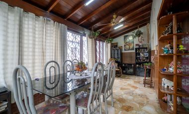 CASA EN VENTA  3 AMBIENTES - CASEROS