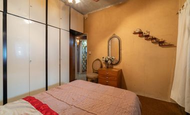 CASA EN VENTA  3 AMBIENTES - CASEROS