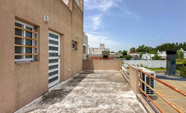 CASA 2 DORMITORIOS EN VENTA PARQUE SICARDI + PATIO