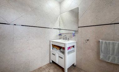CASA 2 DORMITORIOS EN VENTA PARQUE SICARDI + PATIO